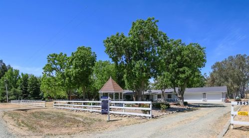 7843 Heather Ln, Vacaville, CA 95688-9613