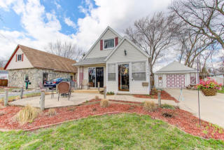 2008 Sunkist Ave, Waukesha, WI 53188-2106