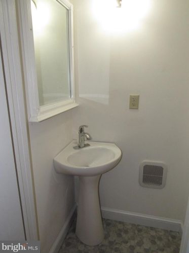 42 Railroad Ave, Camden-Wy DE  19934-1023 exterior