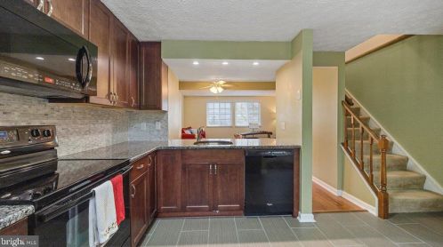 2851 Middleboro Dr, Falls Church VA  22042-4403 exterior