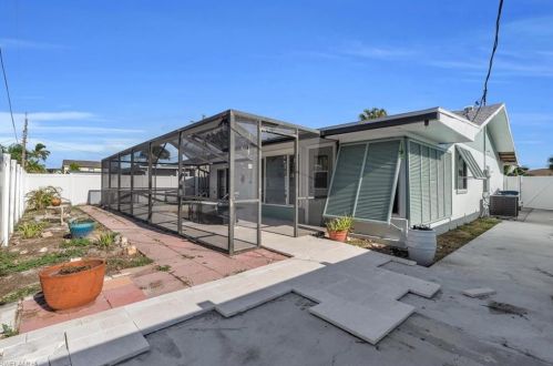 193 Hibiscus Dr, Fort Myers Beach FL  33931-3831 exterior