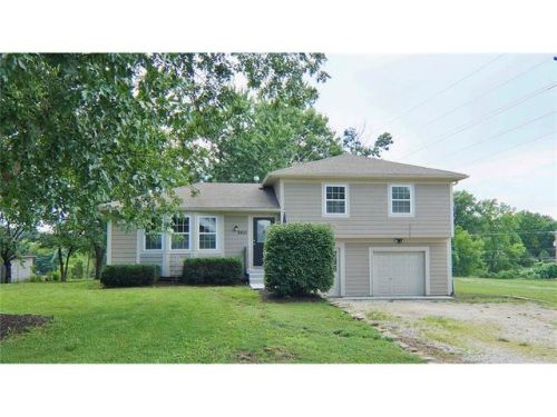 8410 Lewis Dr, Shawnee Mission KS  66227-3275 exterior