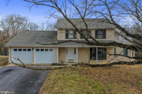 166 Hyde Park Ln, Charles Town WV  25414-4545 exterior