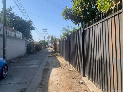2602 127th St, Compton, CA 90222-1516