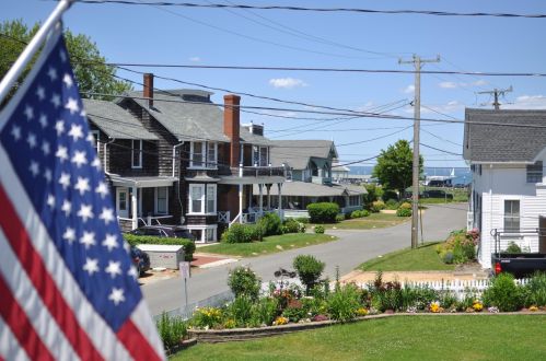 28 Narragansett Ave, Marthas Vineyard MA 02539-4428 exterior