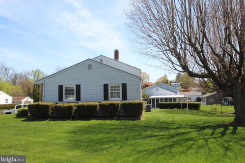 117 Henry Rd, West Enola, PA 17025-2157