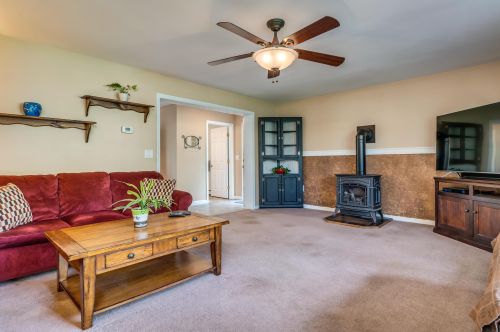 68 Long Pond Rd, Danville NH  03819-3126 exterior