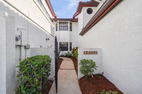2590 Sykes Creek Dr, Merritt Island FL  32953-2912 exterior