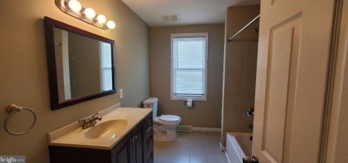 932 Dover Rd, West Deptford NJ  08093-1713 exterior
