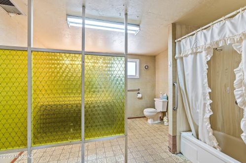 902 Prince Rd, Tucson AZ 85705-3028 exterior