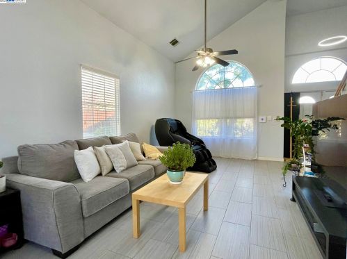 74 Ravenswood Ct, Oakley CA  94561-3062 exterior