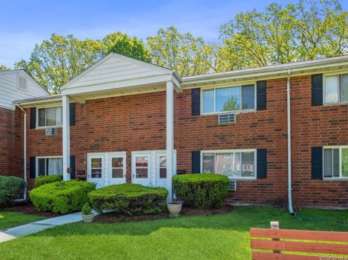 79 Manor Dr, Cornwall, NY 12518-1474