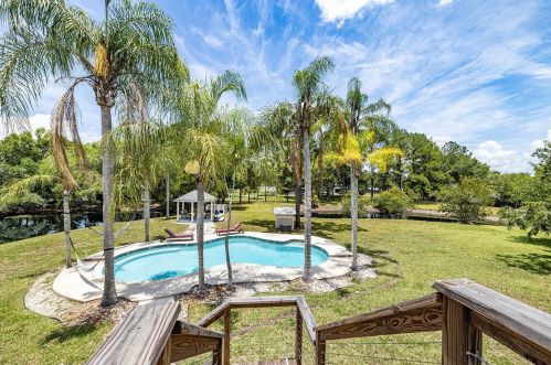 17320 Whirley Rd, Lutz FL  33558-4827 exterior