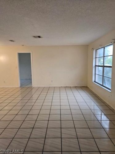 115 Airview Ave, Lehigh Acres, FL 33936-6971
