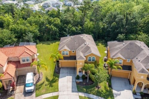 321 Las Fuentes Dr, Kissimmee, FL 34746-7401