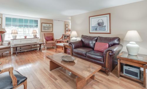 204 Dunstable Rd, Nashua NH  03062-2340 exterior