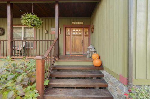 387 Pine Hill Rd, Pleasant Valley, NY 12569-7130