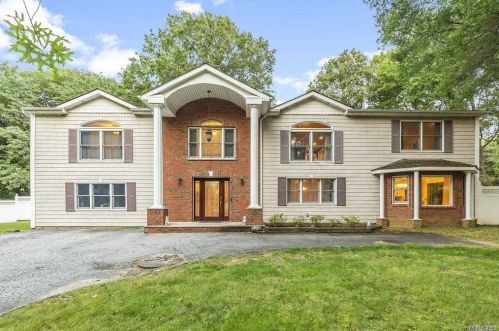 3 Sleepy Ln, Huntington Station, NY 11747-3220