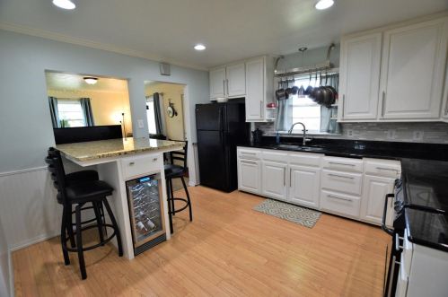 569 Larscheid St, Green Bay, WI 54302-3613
