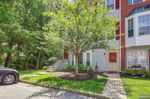 1323 Lavender Ct, Mahwah NJ  07430-2375 exterior