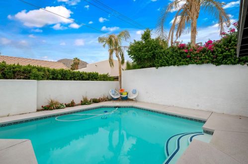 54404 Avenida Madero, La Quinta CA  92253-3620 exterior