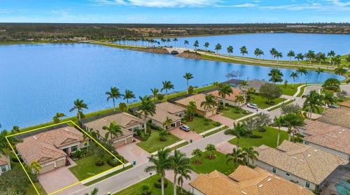 10070 Biscayne Bay Ln, Naples FL 34120-3754 exterior