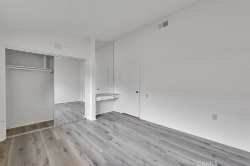19236 Avenue Of The Oaks, Santa Clarita CA  91321-1405 exterior
