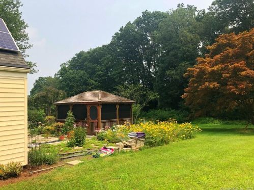 3 Hiram Ln, Bloomfield CT  06002-1224 exterior