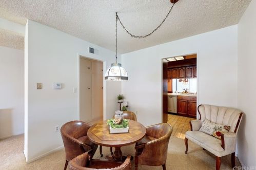 18925 Circle Of The Oaks, Santa Clarita CA  91321-1420 exterior