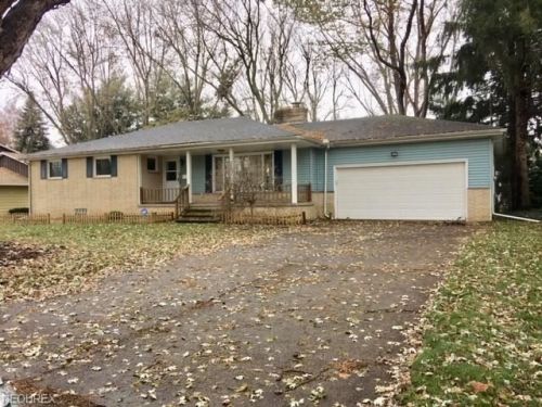 630 Van Oaks Dr, Vermilion, OH 44001-2043