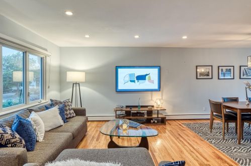 2534 Malibu Rd, North Bellmore NY  11710-5122 exterior