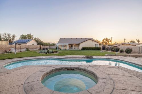 42522 15 St, Lancaster CA 93534-6212 exterior