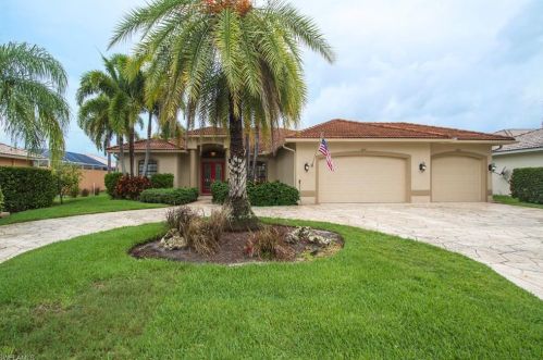 28424 Del Lago Way, Bonita Springs, FL 34135-2806