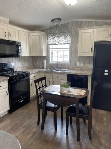 5 Krzak Rd, North Kingstown RI  02852 exterior