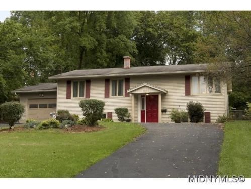 2813 Oneida St, Utica, NY 13501-6504