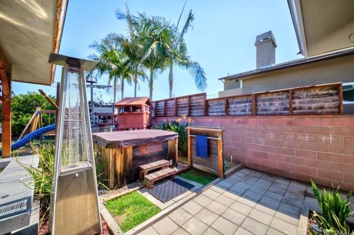 1740 Hickory Ave, Torrance CA 90503-7219 exterior