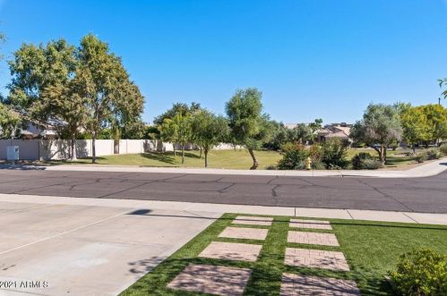 1030 Pueblo St, Gilbert, AZ 85233-8102
