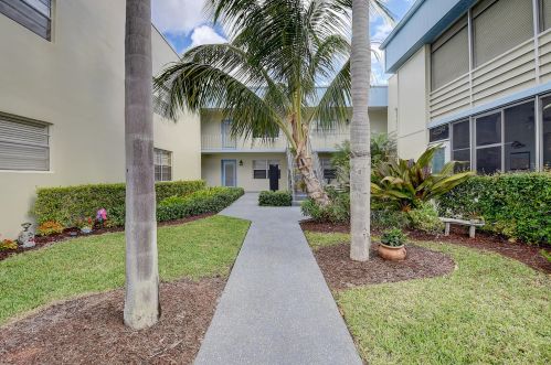 852 Flanders R, Delray Beach, FL 33484-5338
