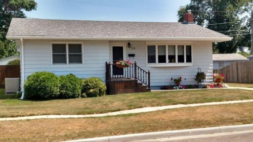708 4th Ave, Jamestown ND  58401-2426 exterior