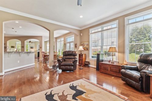 8373 Pedigrue Ct, Gainesville VA  20155-3240 exterior