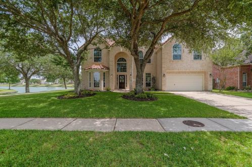 3002 Eagle Lake Dr, Pearland, TX 77581-4774