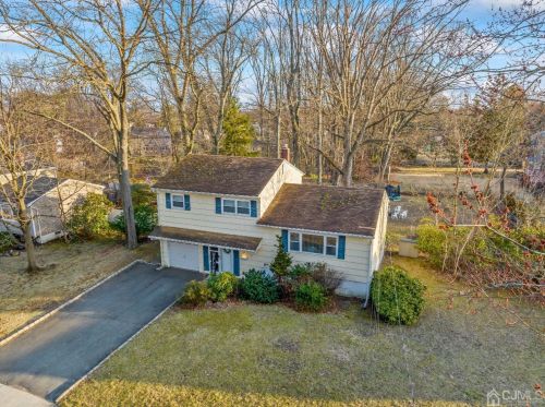 12 Barrie Rd, East Brunswick, NJ 08816-4170