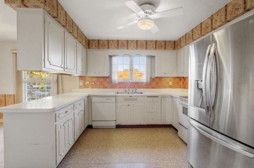 2925 Waubenoor Dr, Green Bay WI  54301-1526 exterior