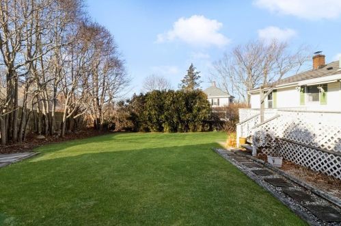 59 Grinnell Ave, Tiverton RI  02878-1901 exterior