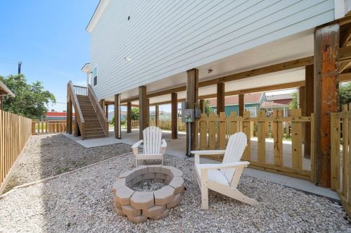 3610 Sealy St, Galveston TX 77550-4029 exterior