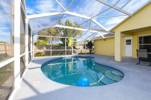 325 Gulfstream Ave, Fort Pierce FL 34983-1219 exterior