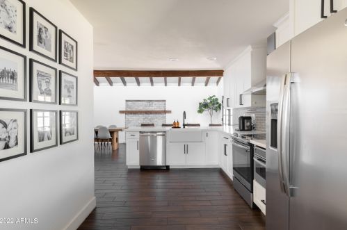 5744 12 St, Phoenix AZ 85086-7351 exterior