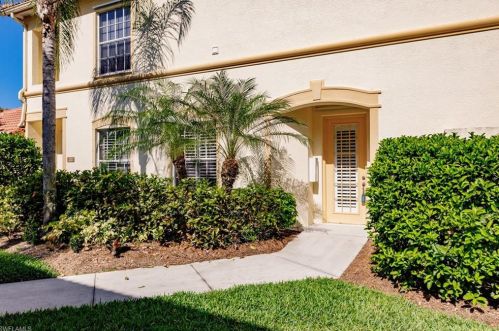 7860 Clemson St, Naples, FL 34104-5361