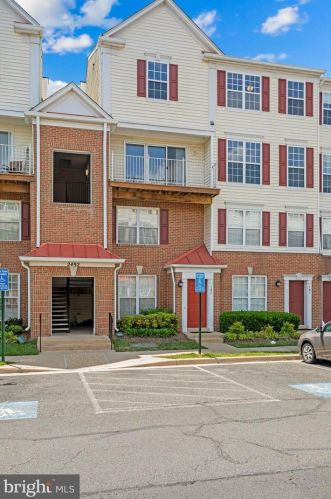 2492 Quick St, Herndon VA  20171-4573 exterior