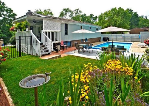 9221 Wedgewood Dr, Pittsburgh, PA 15239-2051